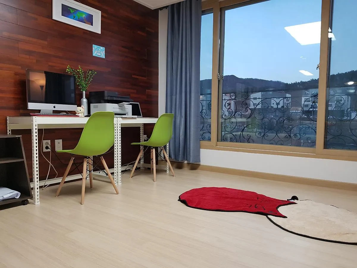 Buzz Guesthouse Inchon 2*,