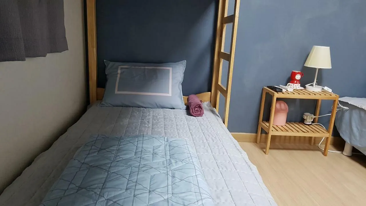 Buzz Guesthouse Inchon 2*,